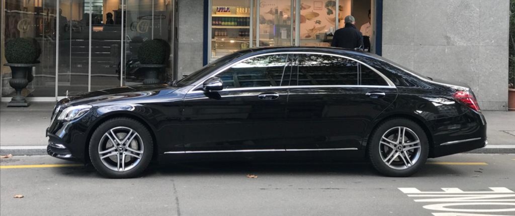 the black limo mercedes s class in black from the side